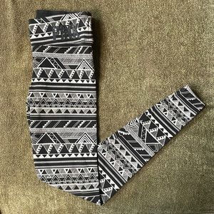 Tribal print yoga leggings by Pink Victoria’s Secret. Size XS